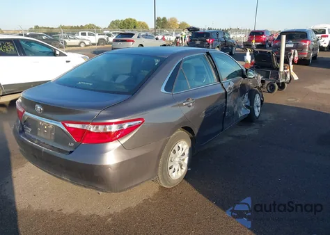 2017 Toyota Camry Le z USA, uszkodzony, nr VIN 4T1BF1FKXHU782846